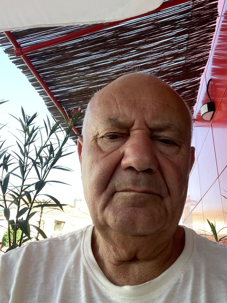  52453650  , 67 ,    Malaga