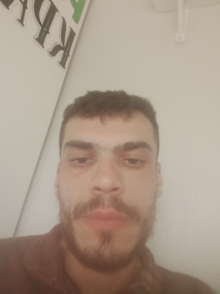  42959800  Robert, 28 ,    