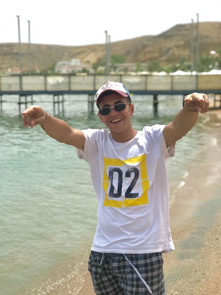  ,   Hady, 25 ,   ,   