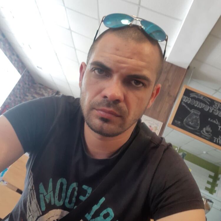  30678290  Alex, 37 ,    