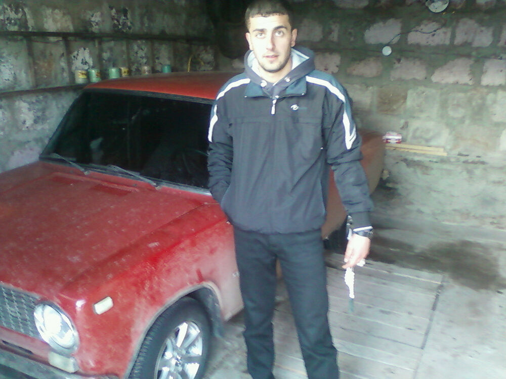  8319330  Araik, 36 ,    