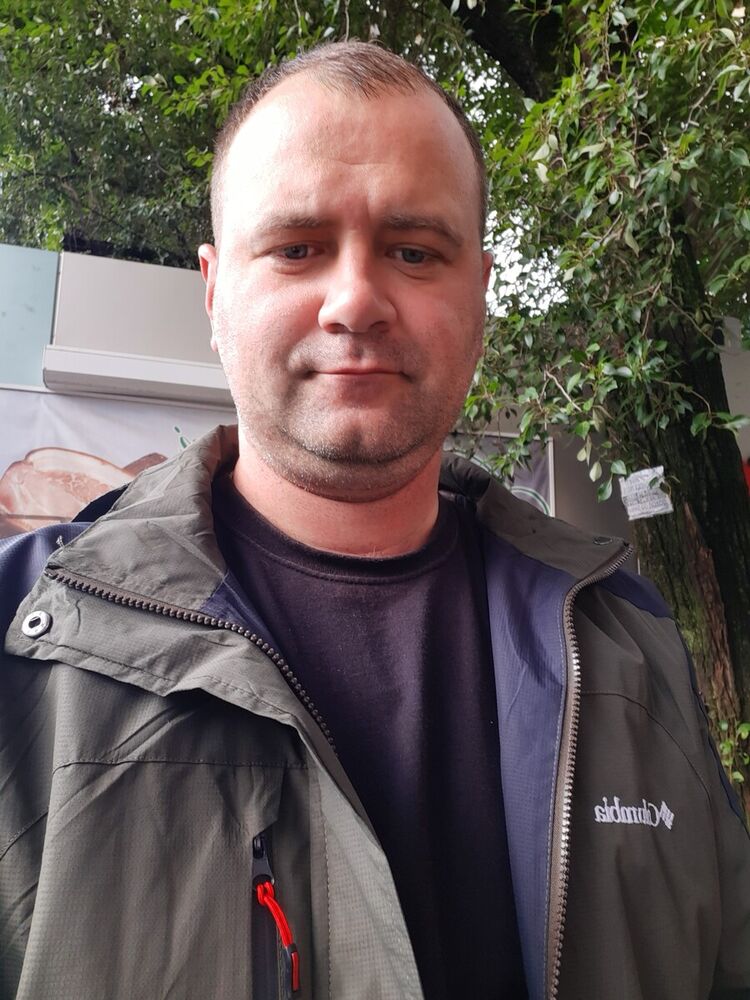  20067240  Artem, 43 ,    
