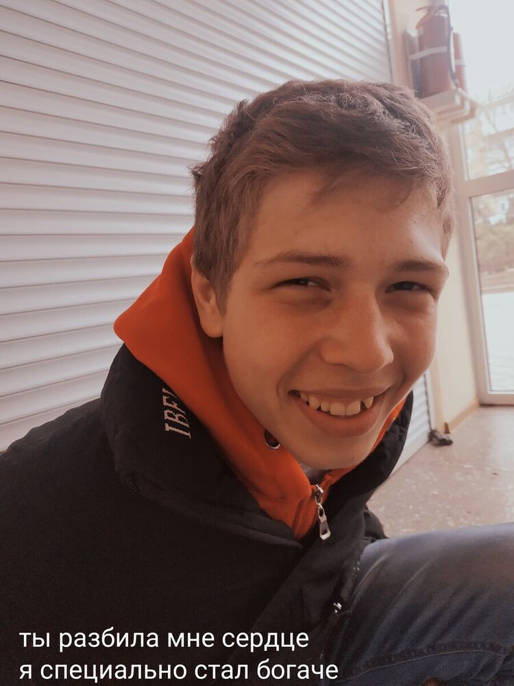  22485410  Vlad, 24 ,    