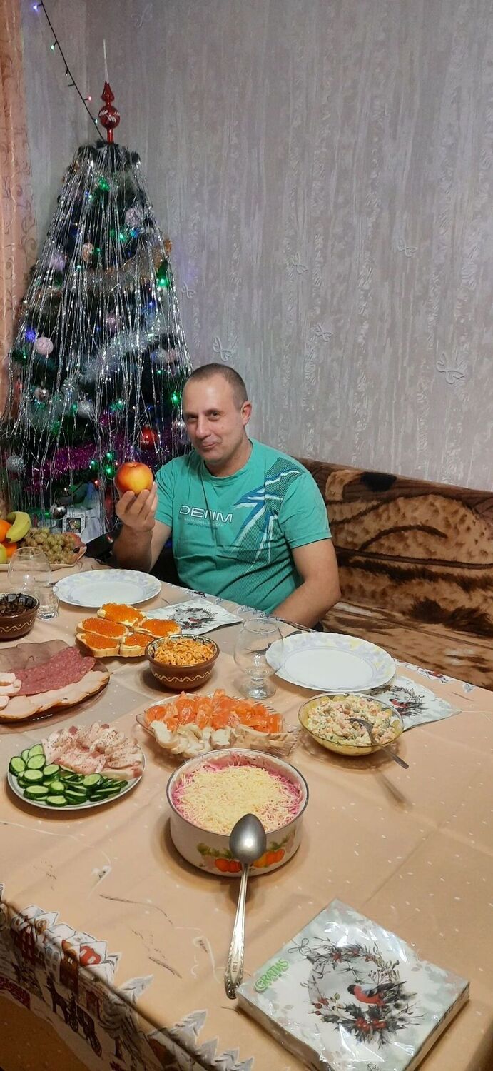  26656490  Aleks, 52 ,    