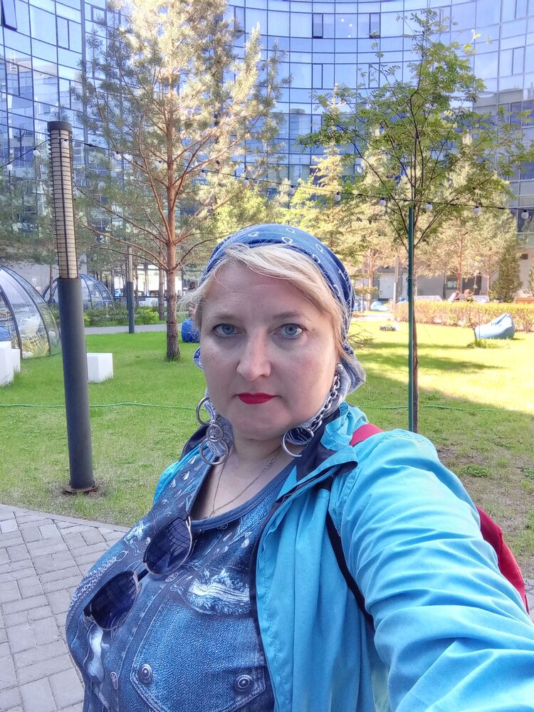  43474660  Viktoria, 48 ,    