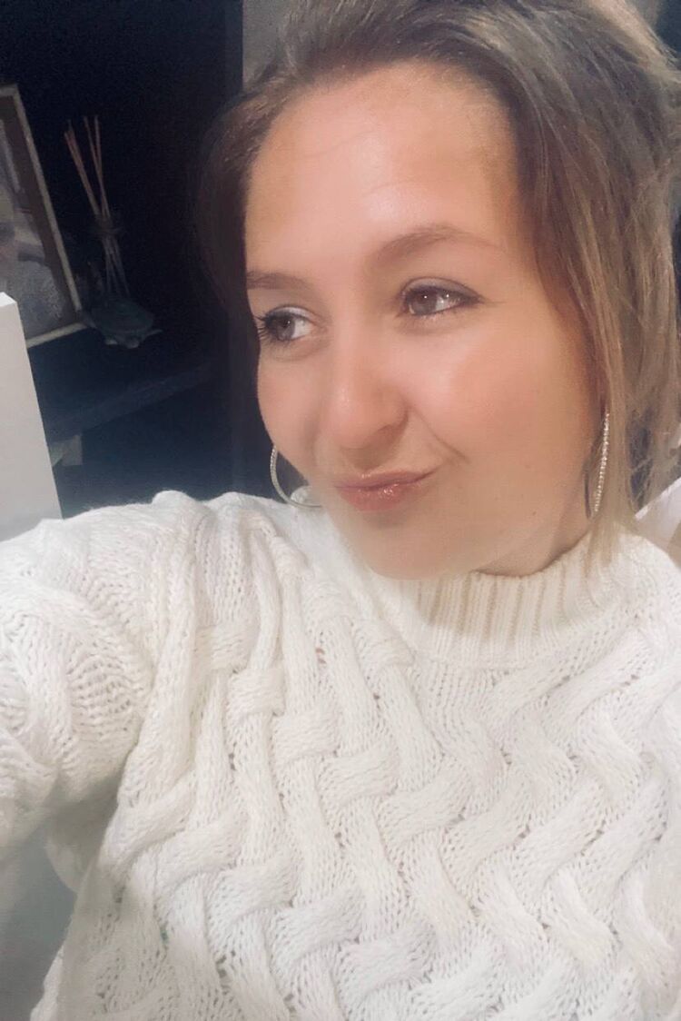  29735640  Julia, 43 ,    