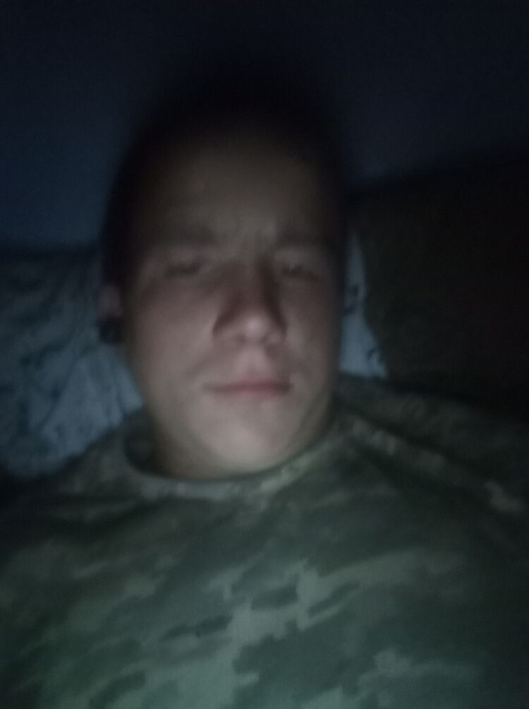  ,   Viktor, 22 ,   ,   