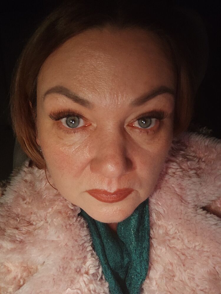  ,   Marina, 44 ,   c 