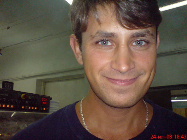  8072600  Sergei, 48 ,    