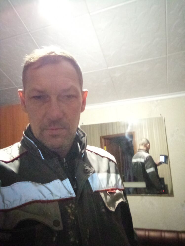  32288650  Nikolay, 52 ,    