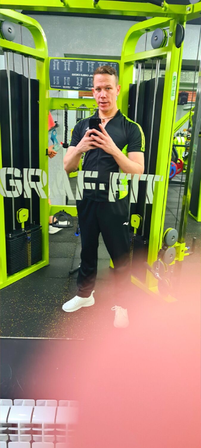  53383520  Viktor, 39 ,    