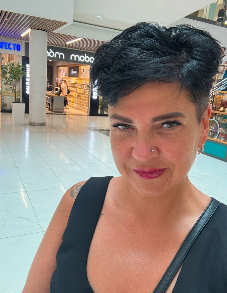  52947950  Larisa, 52 ,    