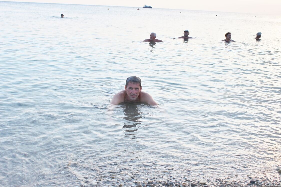  11053000  Artur, 52 ,    