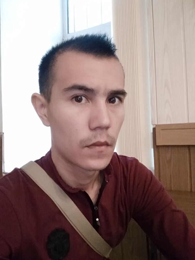  20214000  John, 35 ,    -