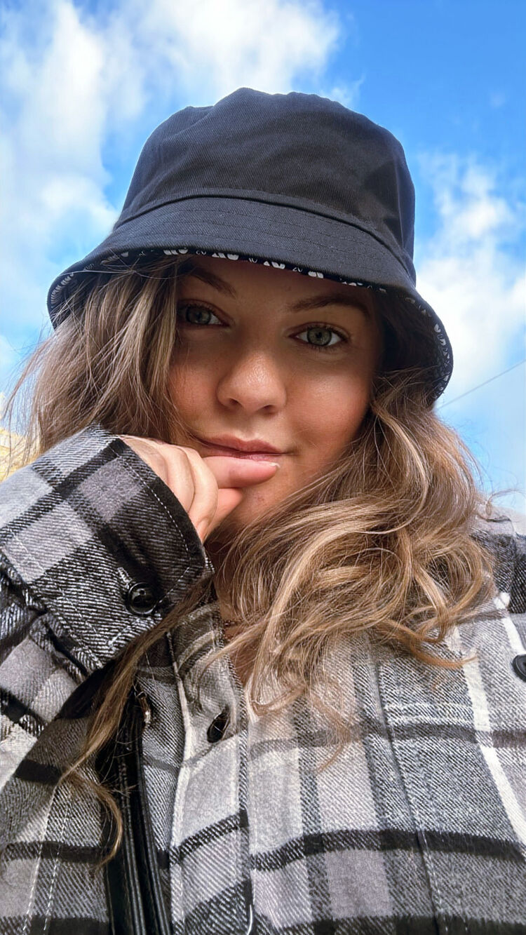  ,   Vikki, 32 ,   ,   , c , 