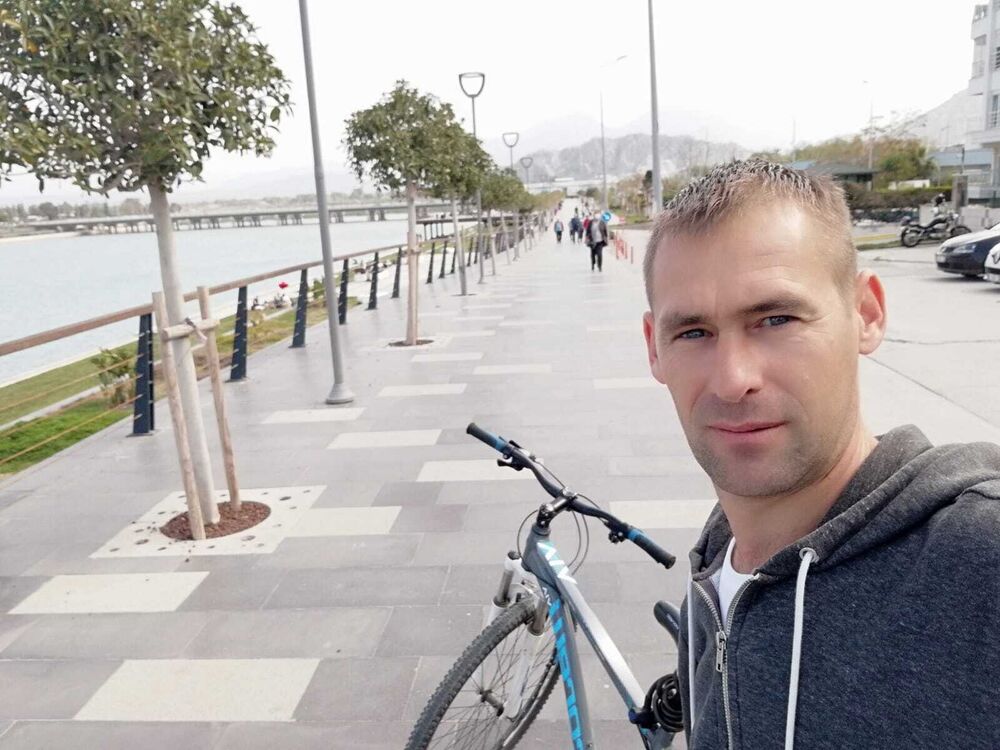  27159750  Aleksandr, 44 ,    