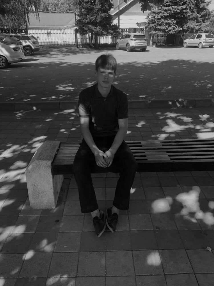  49562570  Daniil, 19 ,    