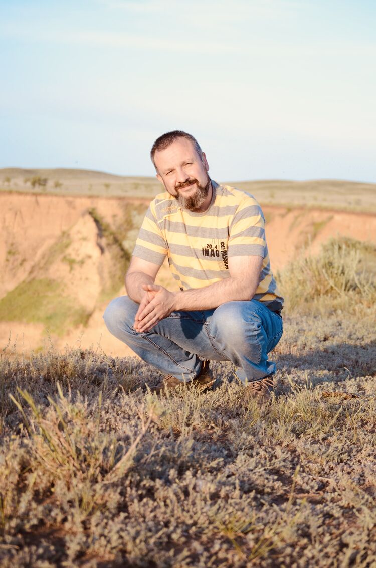  54541070  Ivan, 44 ,    