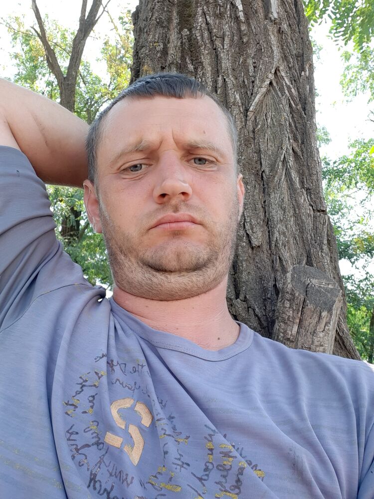  34127520  Pavel, 39 ,    