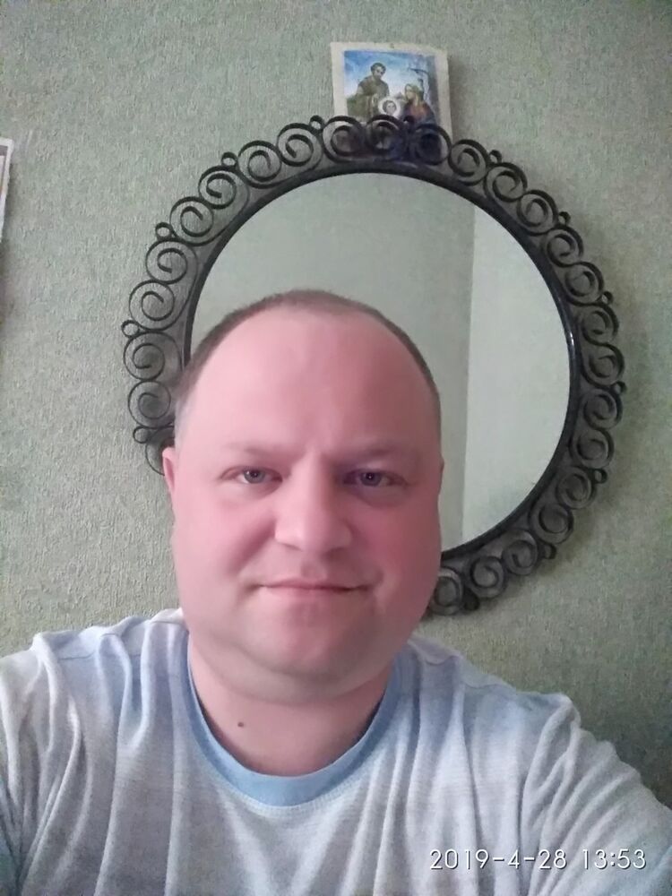  ,   Viktor, 44 ,   