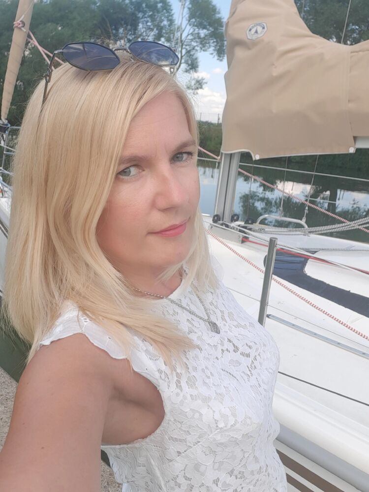  ,   Ekaterina, 46 ,   c 
