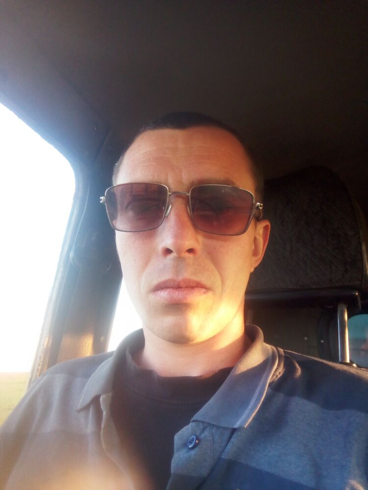  44902860  Igor, 29 ,    