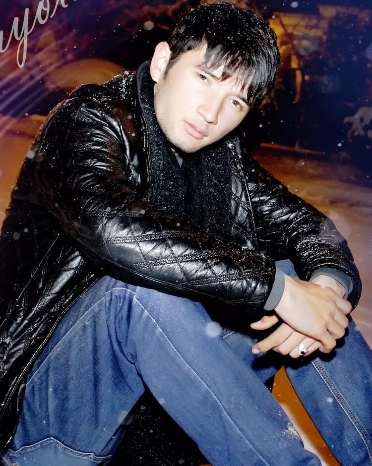  ,   Hayot, 34 ,   