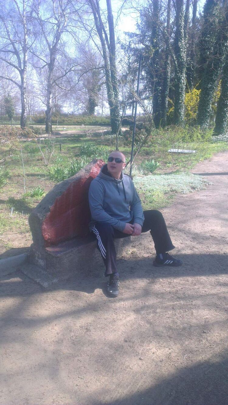  40779600  , 42 ,    