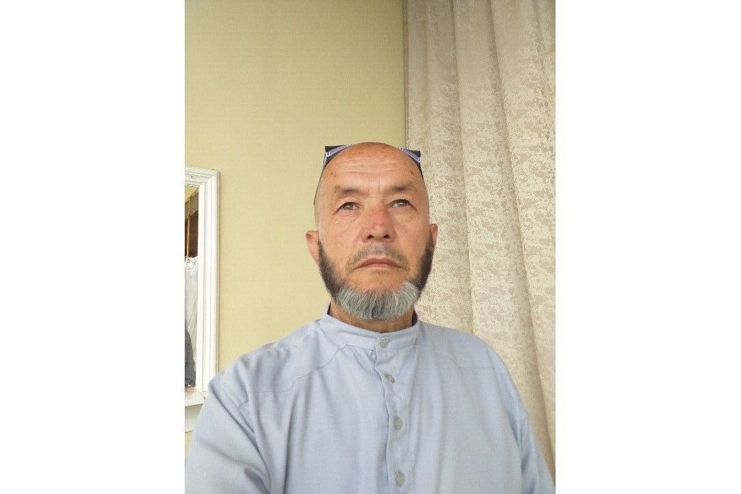  43022940  Abdusattor, 67 ,    