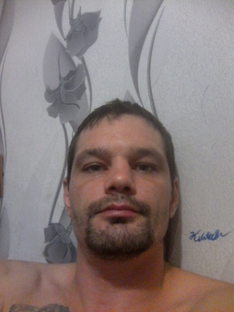  10682000  Artur, 42 ,    