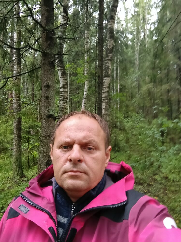  ,   Leon, 44 ,   