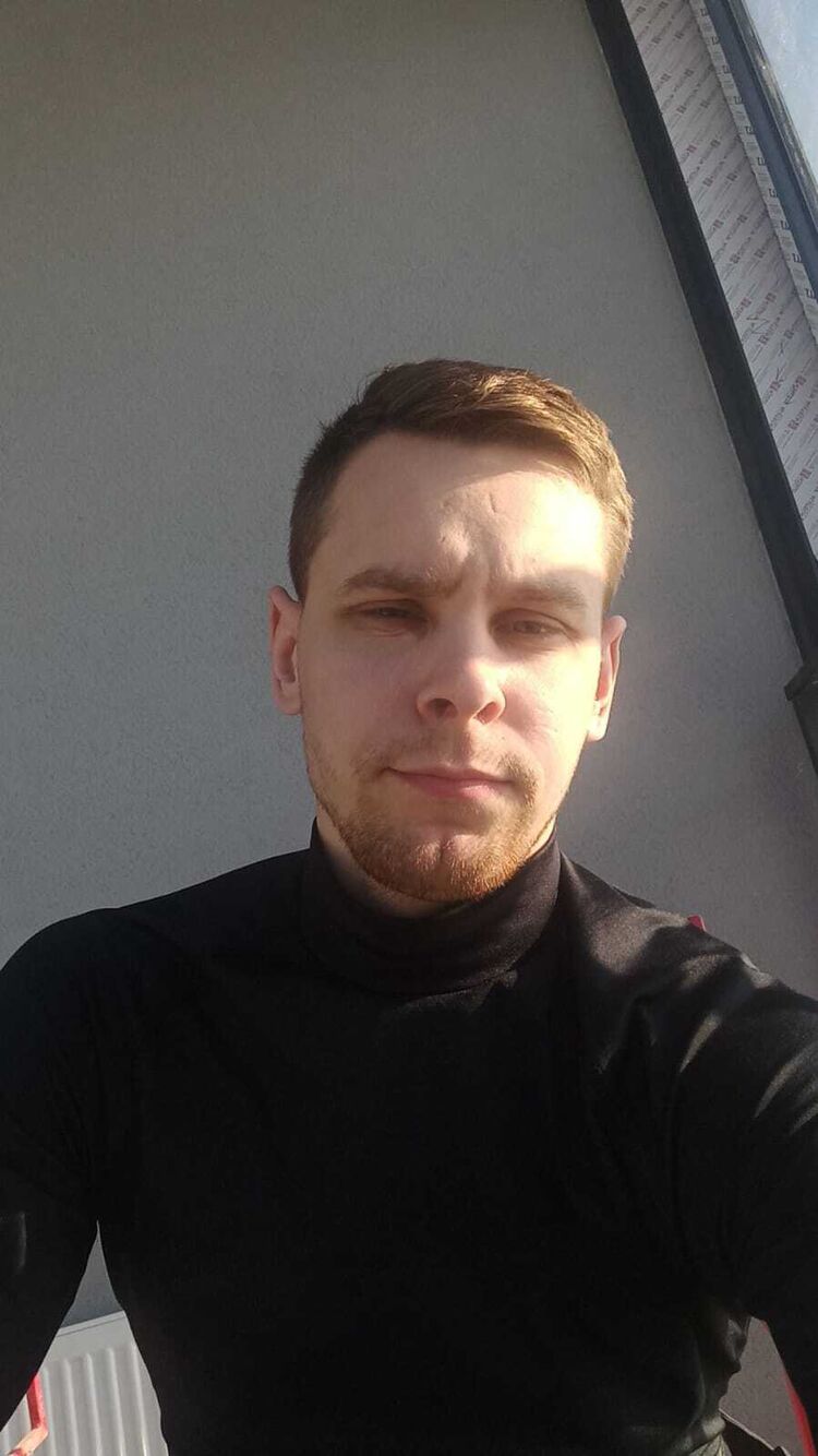  38279910  Viktor, 28 ,    