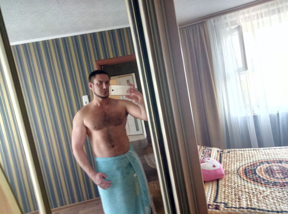  9908840  Aleks, 34 ,    