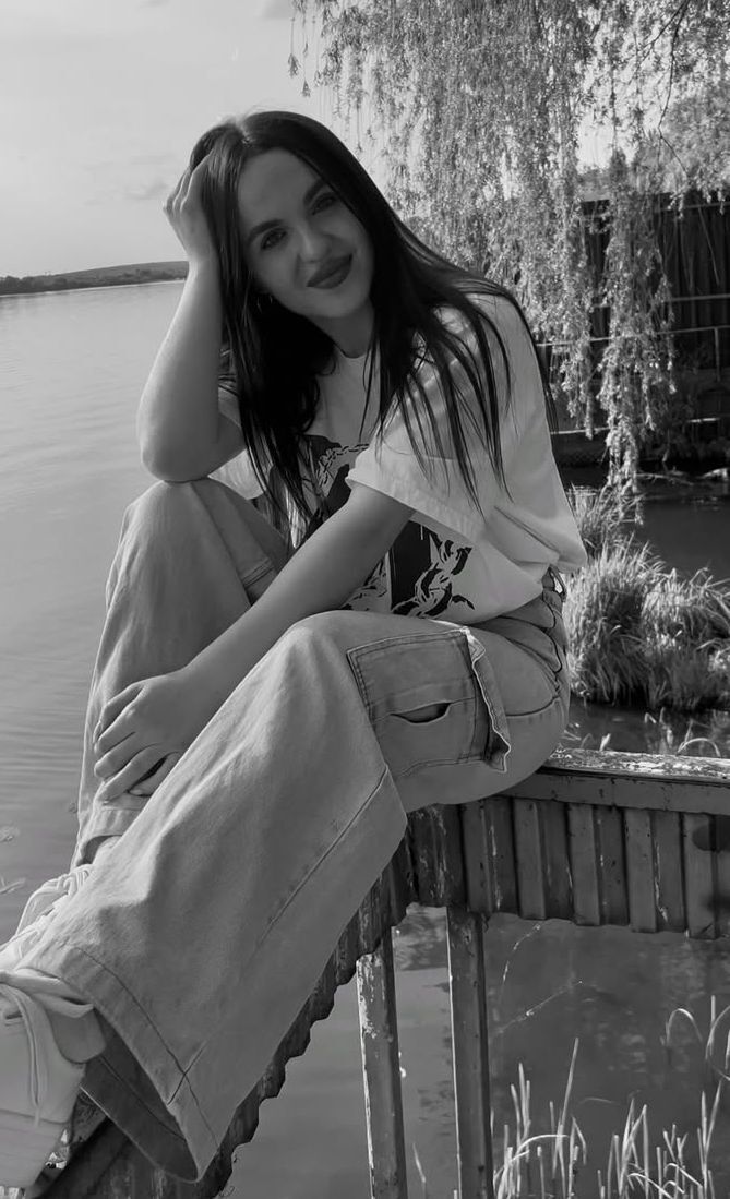  ,   Marinella, 24 ,   ,   
