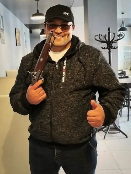  48039800  David, 42 ,    