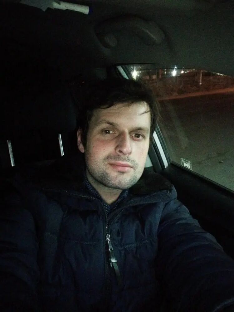  47320800  Mikhail, 35 ,    