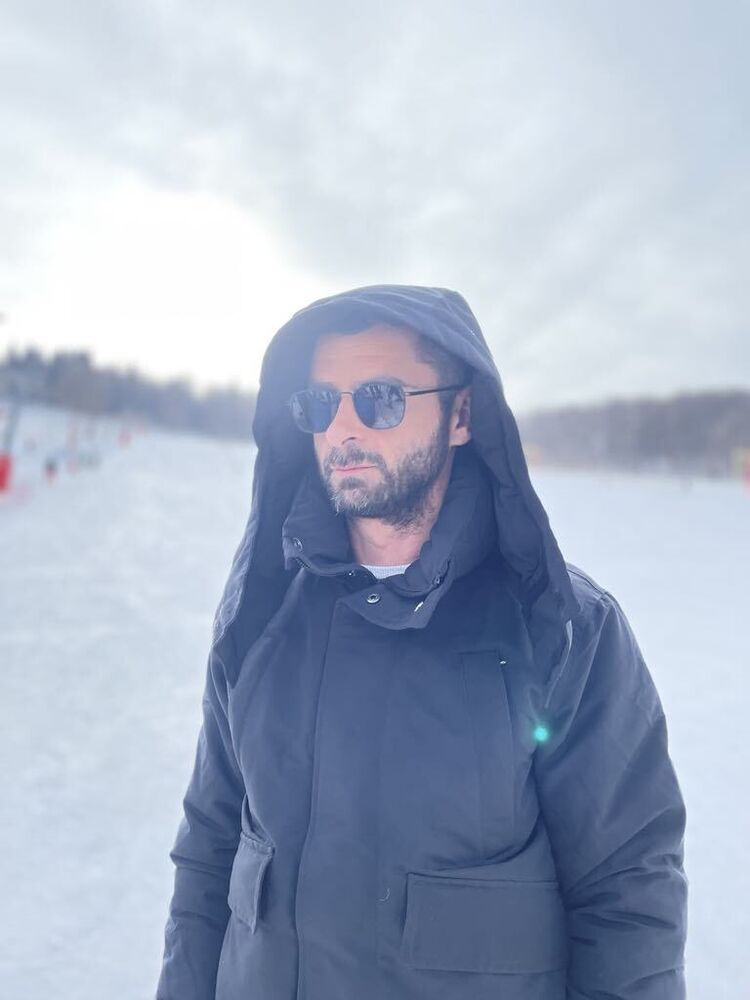  48957120  Davit, 35 ,    