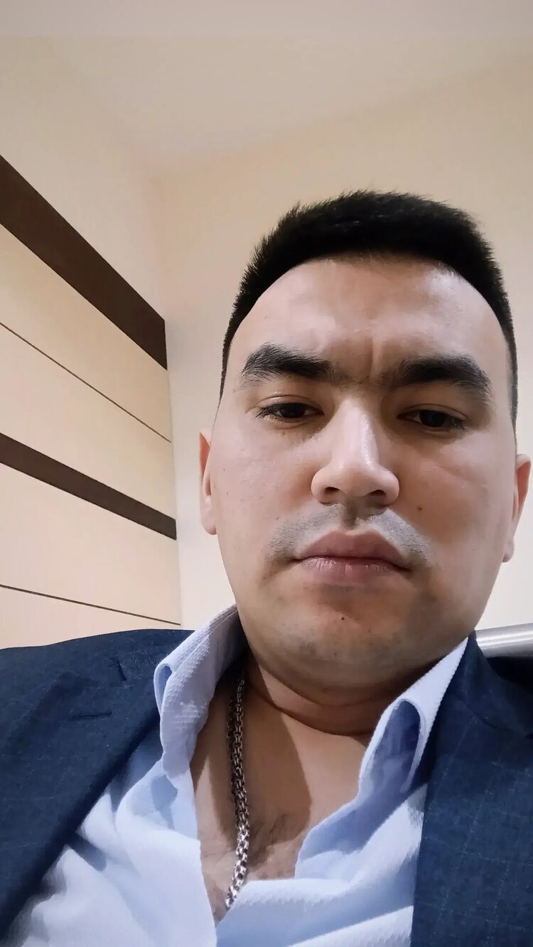  54560740  Farruh, 31 ,    