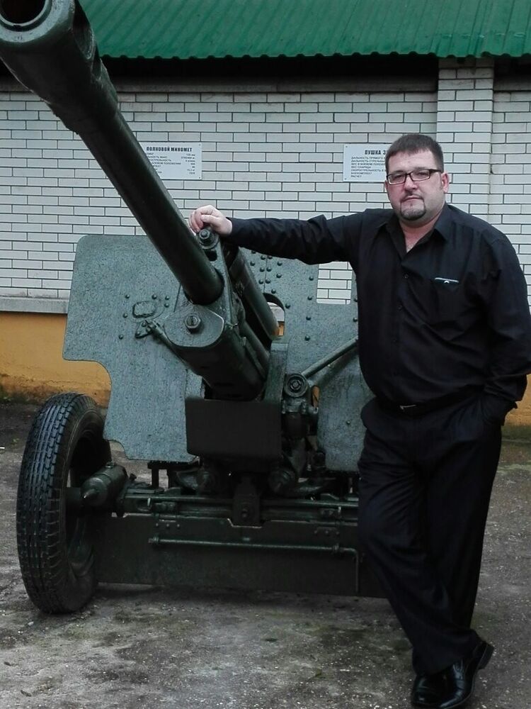  9876020  Denis, 47 ,    