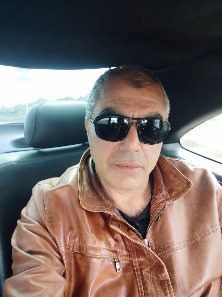  50686980  Ogannes, 49 ,    