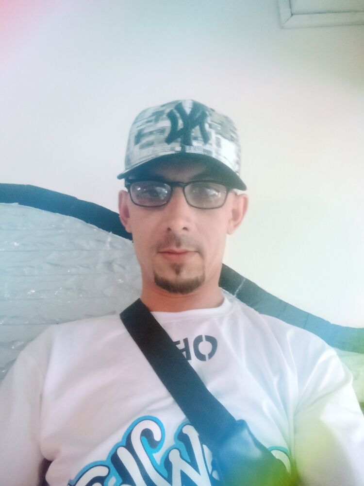  36545400  Mourad, 32 ,    