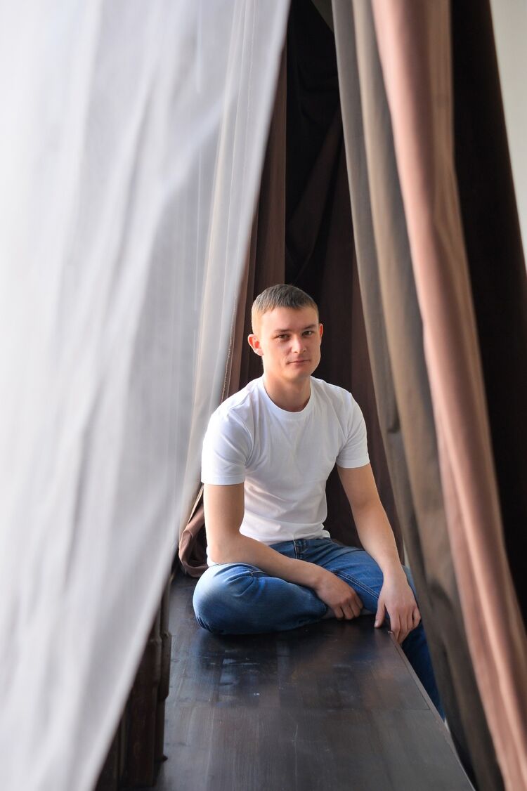  ,   Anton, 32 ,   ,   , c 