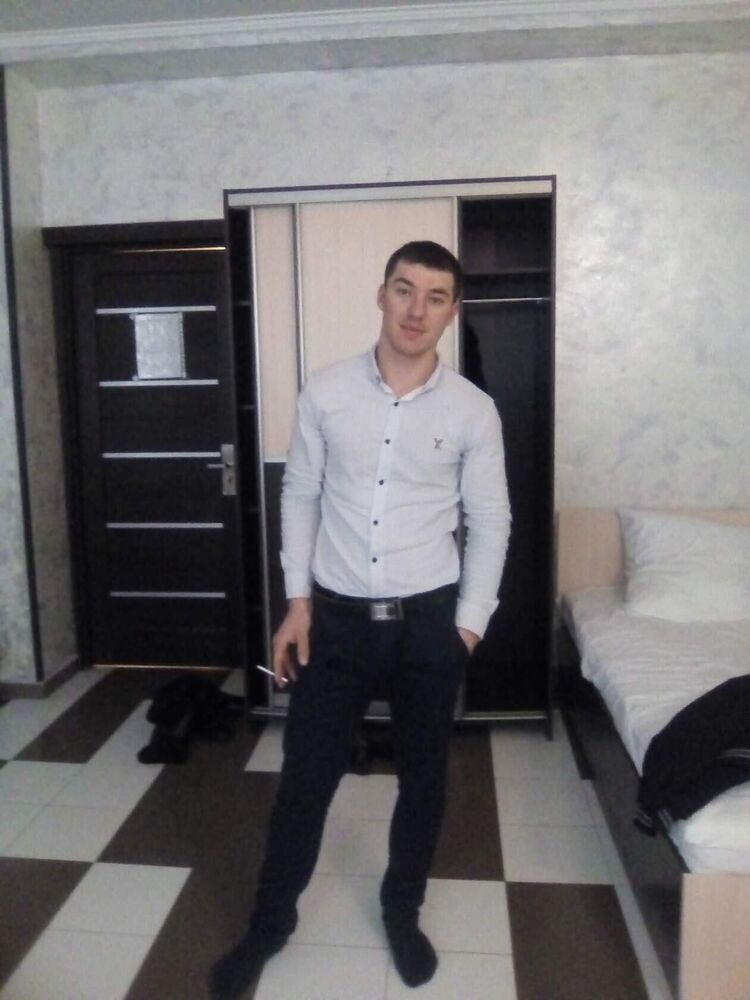  24580380  Gioni, 30 ,    