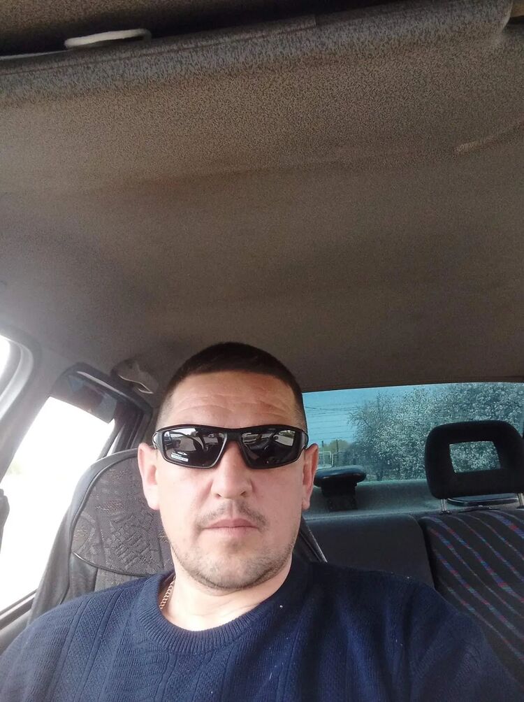  42215970  Dmitrii, 42 ,    