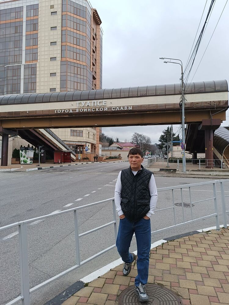  ,   Nizomiddin, 25 ,  