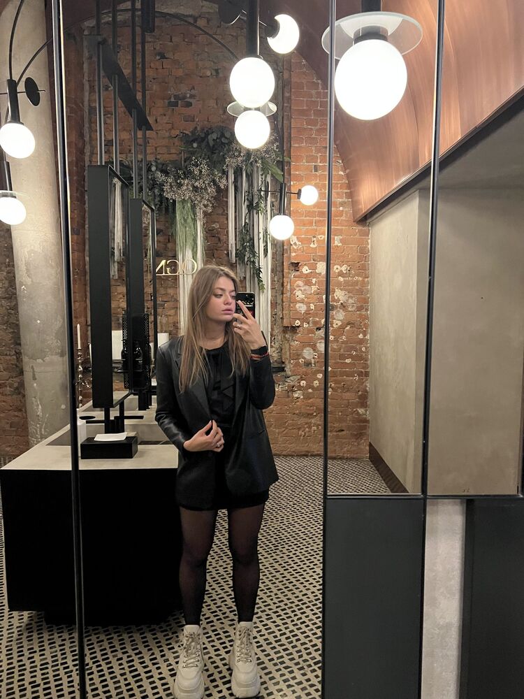  -,   Sasha, 25 ,   ,   