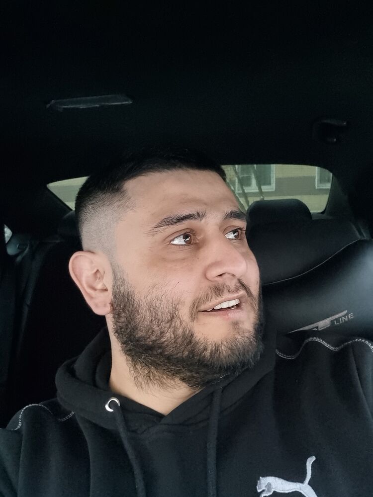  44656100  Garik, 33 ,    