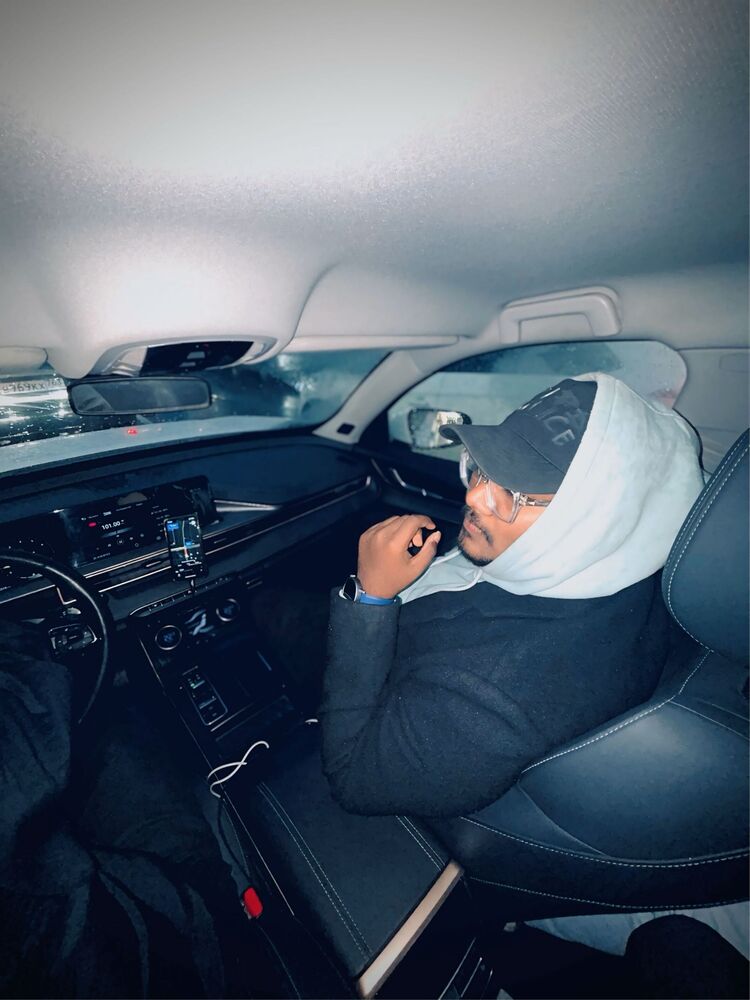  53925940  James, 24 ,    