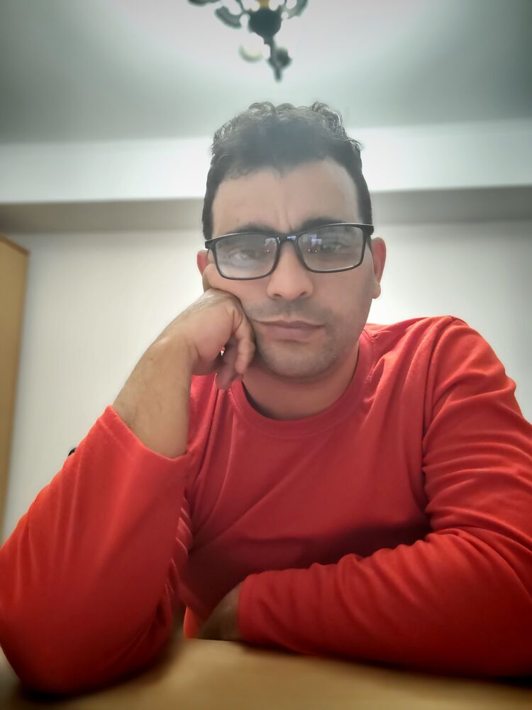  49168220  Eduardo, 42 ,    