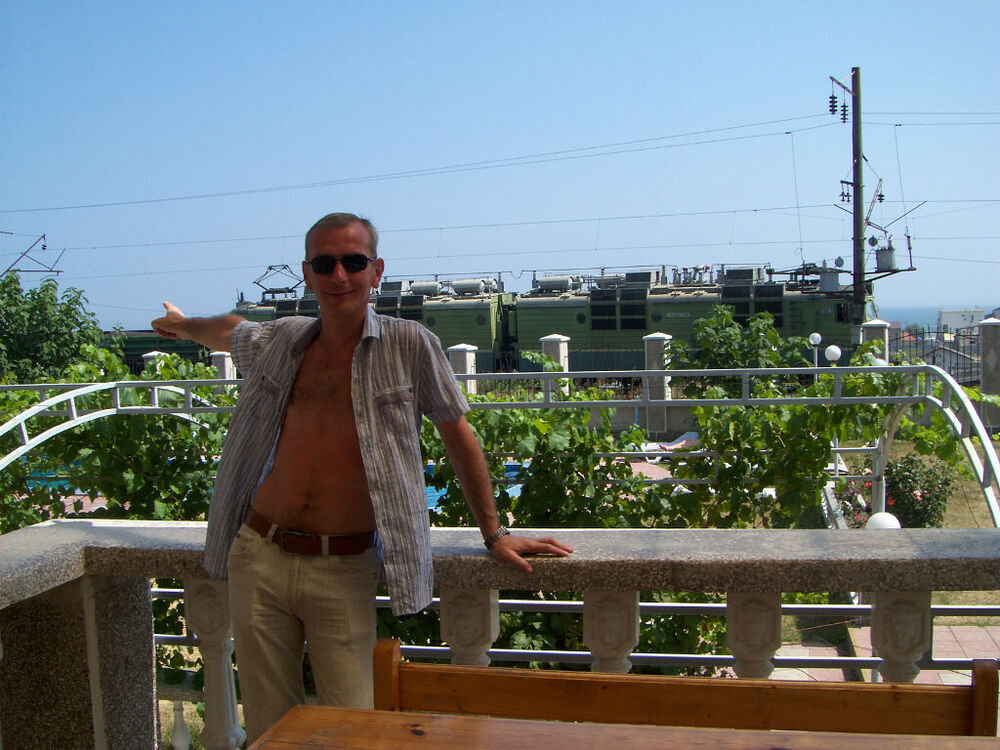  45220270  Ivan, 55 ,    